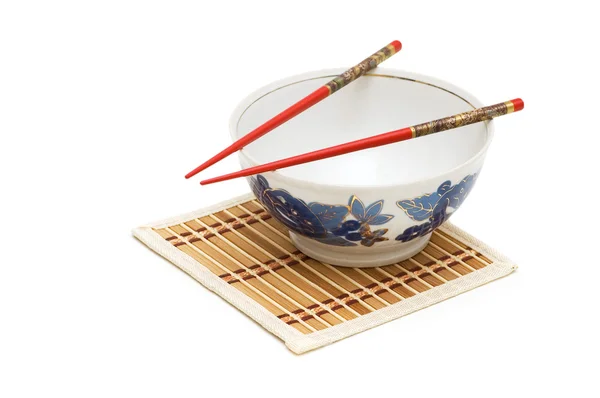 碗和筷子在白色背景上孤立 — 图库照片