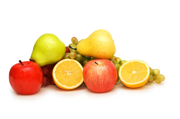 Διάφορα φρούτα που απομονώνονται σε λευκό φόντο — Φωτογραφία Αρχείου