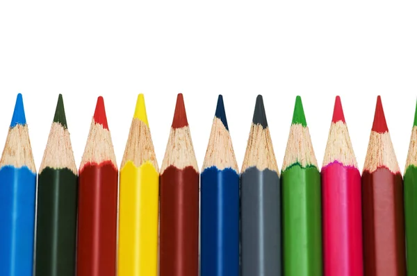 Διάφορα χρωματιστά μολύβια που απομονώνονται στο λευκό — Φωτογραφία Αρχείου