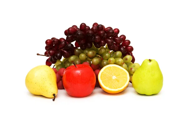 Különböző gyümölcsök elszigetelt fehér background — Stock Fotó