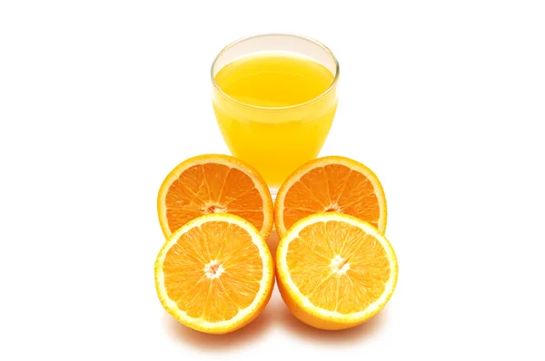 오렌지와 흰색 배경에 고립 된 주스 — 스톡 사진