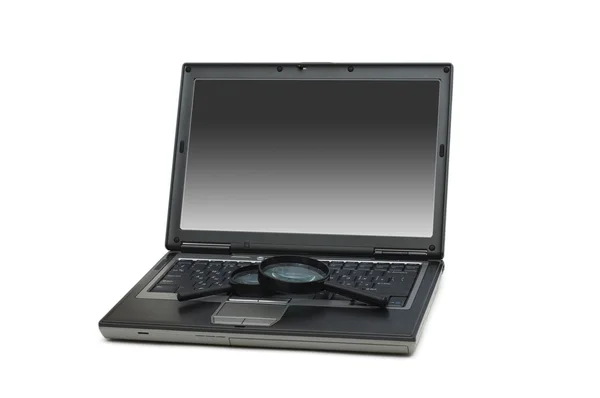Conceito de computação - procurando vírus no computador portátil — Fotografia de Stock