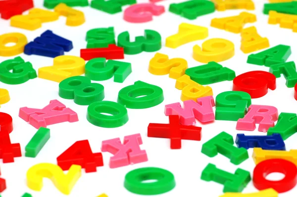 Varias letras y dígitos en la pizarra blanca — Foto de Stock