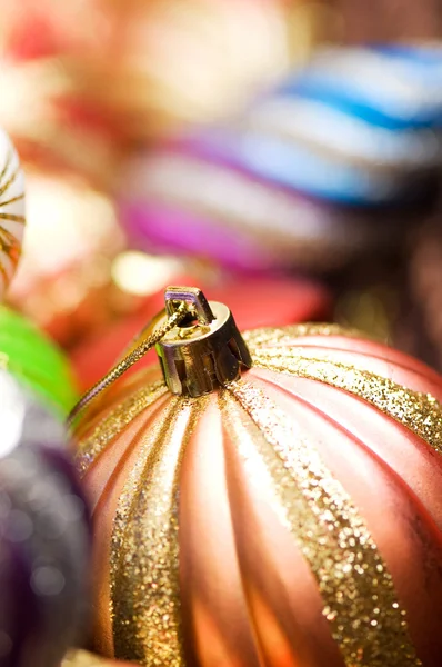 Weihnachtsdekoration isoliert auf dem glänzenden Hintergrund — Stockfoto