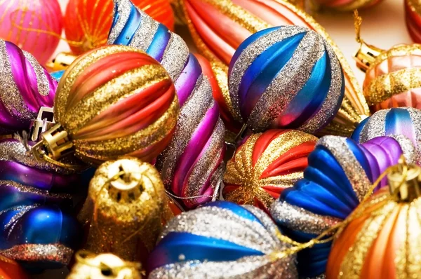 Décoration de Noël colorée sur un fond brillant — Photo