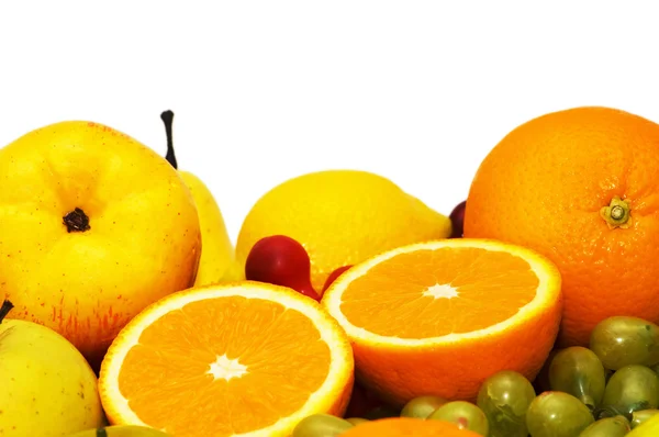 Frutos variados isolados no fundo branco — Fotografia de Stock