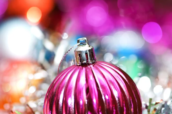 Kleurrijke Kerstdecoratie op een glanzende achtergrond — Stockfoto