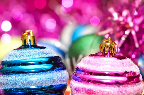 Decoración de Navidad colorida sobre un fondo brillante —  Fotos de Stock