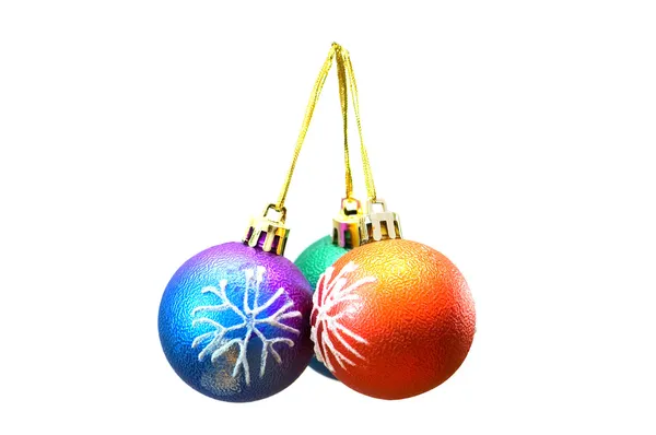 Bolas de Natal de várias cores isoladas em branco — Fotografia de Stock