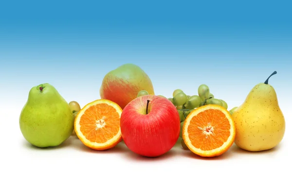 Forskellige frugter isoleret på den hvide baggrund - Stock-foto