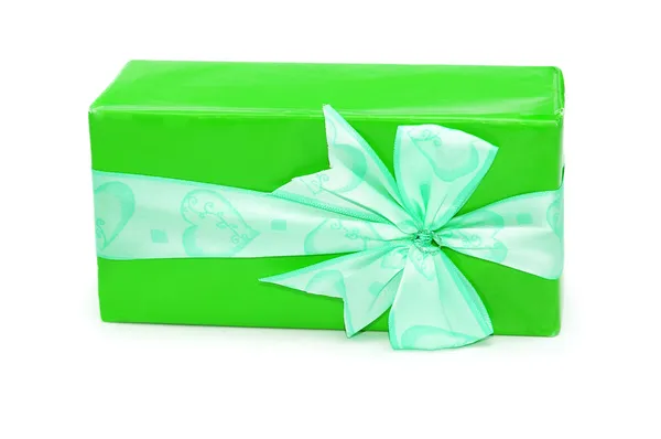Scatola regalo verde isolata sul bianco — Foto Stock