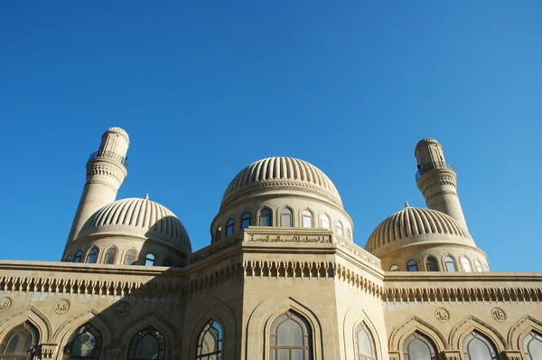 Moderna moské och minaret i baku, Azerbajdzjan现代清真寺和在阿塞拜疆首都巴库的尖塔 — Stockfoto