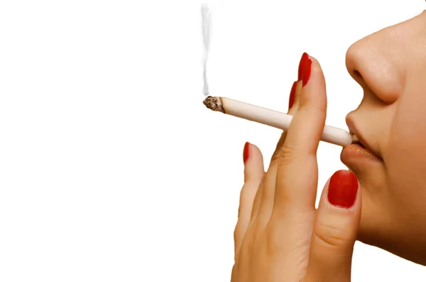 Donna fumare la sigaretta isolata su bianco — Foto Stock