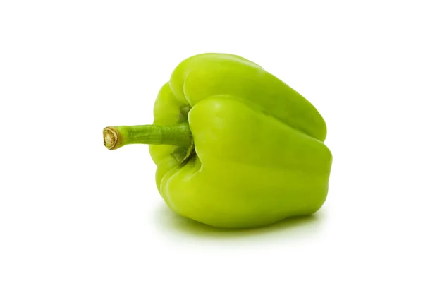 Πράσινη πιπεριά καμπάνα, απομονωμένη στο λευκό — Φωτογραφία Αρχείου