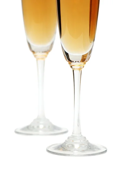 Dois copos de vinho isolados em branco — Fotografia de Stock