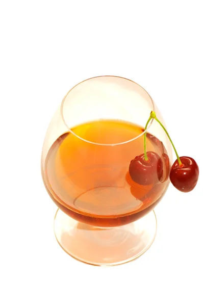 Üveg bor és cseresznye elszigetelt fehér — Stock Fotó
