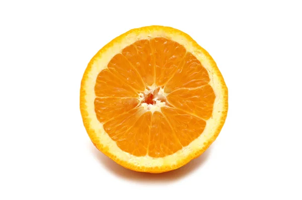Μισό-cut πορτοκαλί απομονωμένη στο λευκό — Φωτογραφία Αρχείου