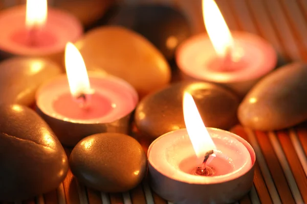 Aromatic candles and pebbles for spa session — Stock Photo, Image