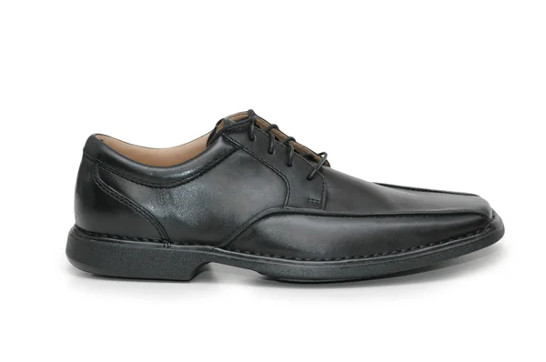 Nero scarpa maschile isolato sul bianco — Foto Stock