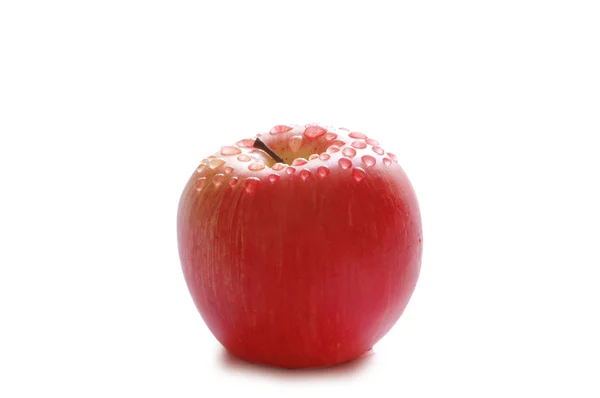 흰색 절연 물 방울과 빨간 사과 — 스톡 사진