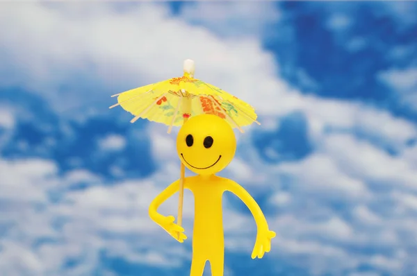 Smilie with yellow parasol enjoying summer sun — Stock Photo, Image
