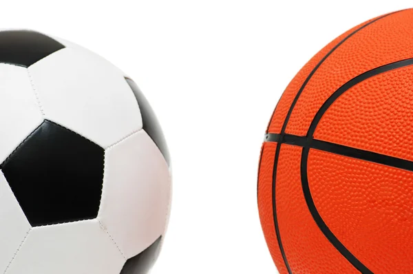 축구와 농구는 흰색 절연 — 스톡 사진