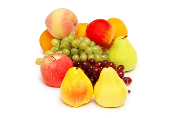 Διάφορα φρούτα που απομονώνονται σε λευκό φόντο — Φωτογραφία Αρχείου