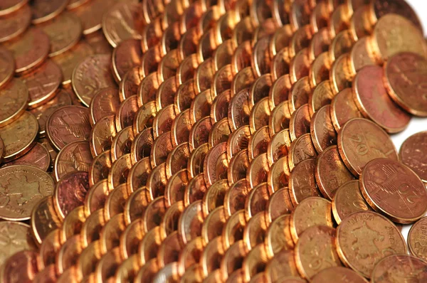 Linhas de moedas de ouro dispostas como padrão — Fotografia de Stock