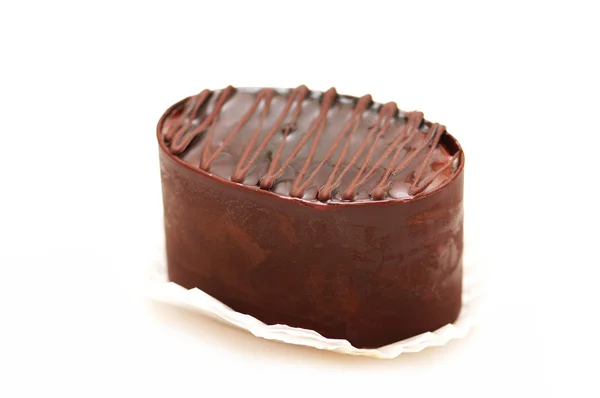 Gâteau au chocolat isolé sur le fond blanc — Photo