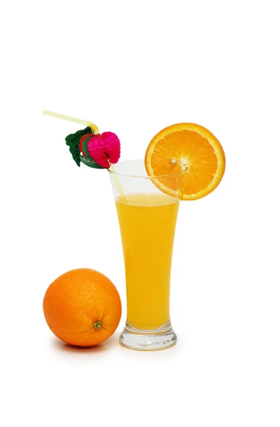 오렌지와 주스는 흰색 절연 — 스톡 사진