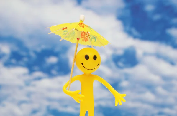 Smilie com guarda-sol amarelo desfrutando de sol de verão — Fotografia de Stock