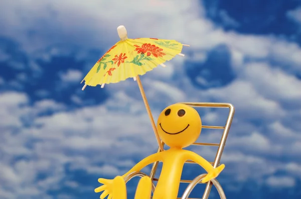 Sorriso godendo il sole all'isola tropicale — Foto Stock