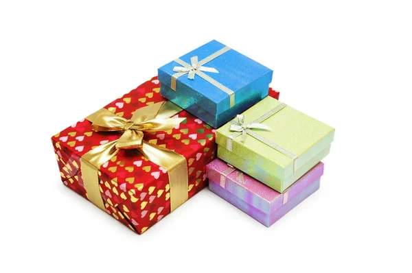 Verschiedene Geschenkboxen isoliert auf weißem Hintergrund — Stockfoto