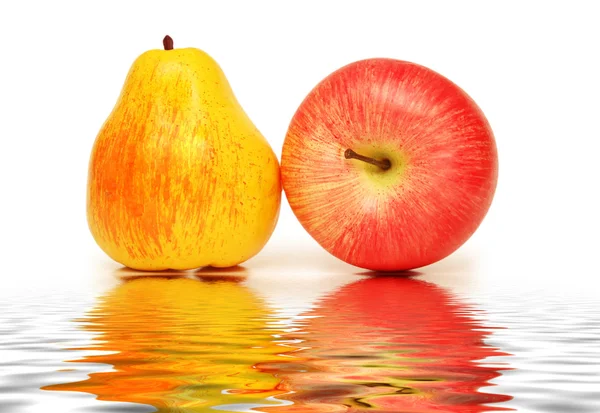 배와 사과 흰색 절연 — 스톡 사진