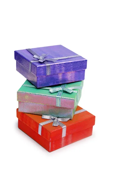 Tre scatole regalo isolate sullo sfondo bianco — Foto Stock