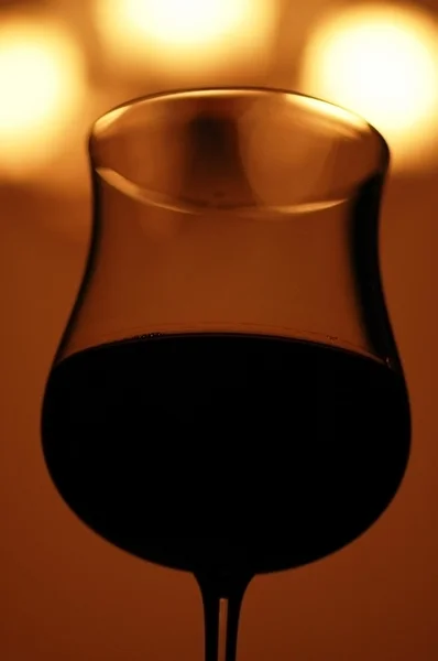 Üç ışık karşı Şarap kadehi silüeti — Stok fotoğraf