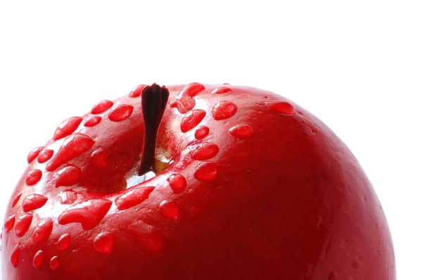 白で隔離される水の滴を赤いリンゴ — ストック写真