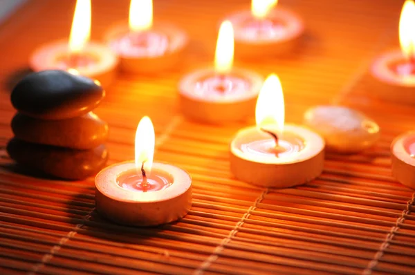 Candles and pebbles for spa session - shallow DOF — Stock Photo, Image