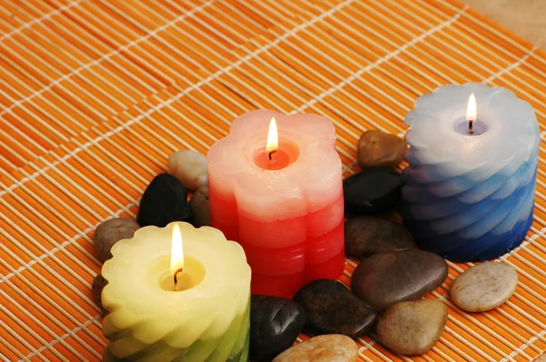 Three candles and stones for spa session — Stock Photo, Image