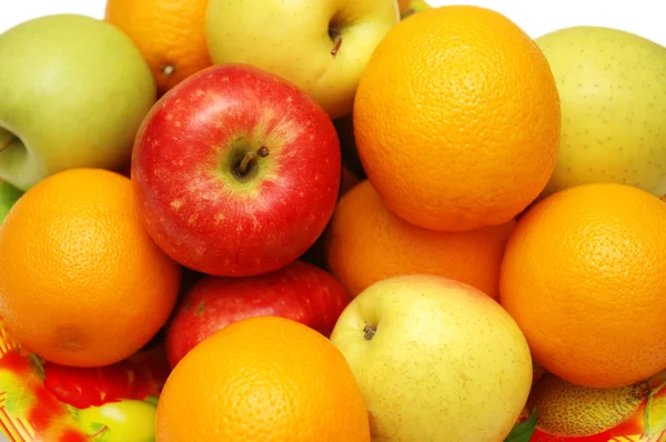 Pomarańcze i jabłka różne w zasobniku — Zdjęcie stockowe