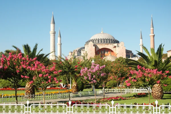 Quatro mesquitas minaretes na capital turca Istambul — Fotografia de Stock