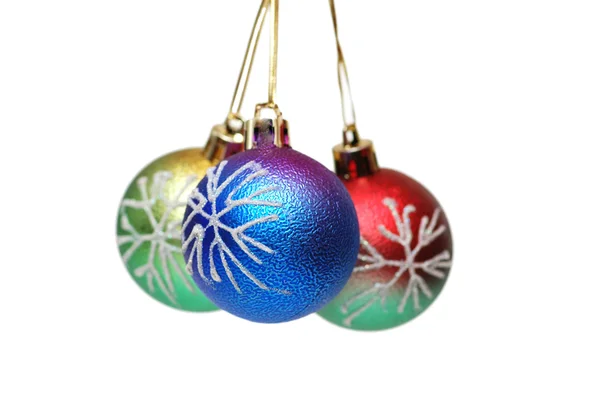 Três bolas de Natal penduradas - isolado em branco — Fotografia de Stock