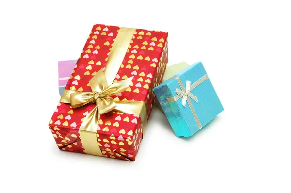 Κουτιά δώρων με γυαλιστερό κορδέλες που απομονώνονται σε λευκό — Φωτογραφία Αρχείου