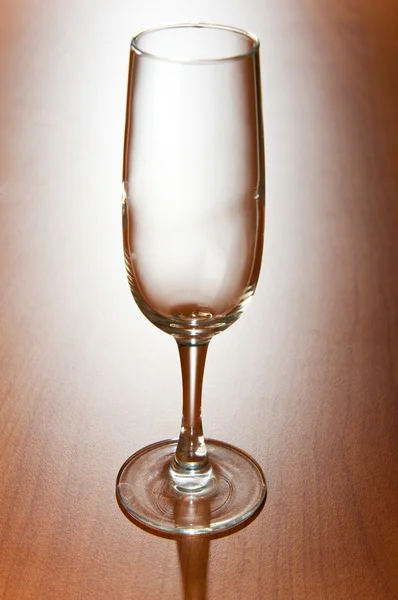 Ahşap masa üstünde Şarap kadehi — Stok fotoğraf