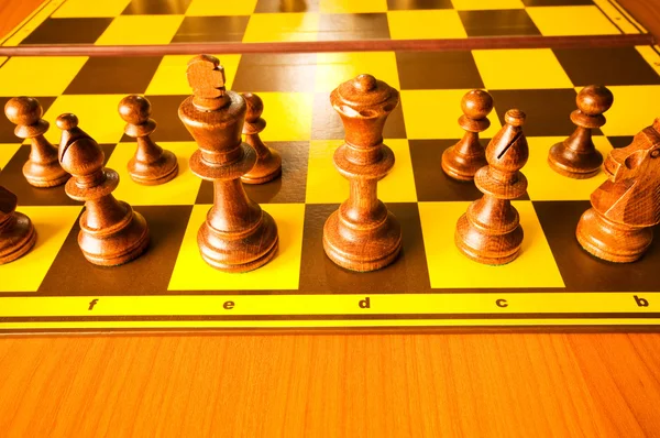 Schachfiguren auf dem Brett — Stockfoto
