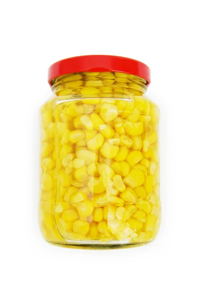 Maïs doux dans un bocal en verre isolé sur blanc — Photo