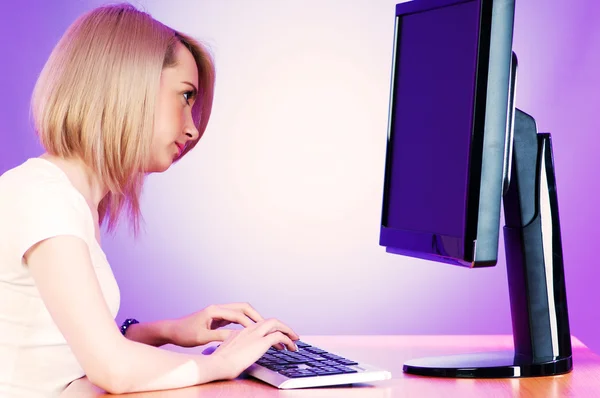 Student working at the computer — Stock Photo, Image