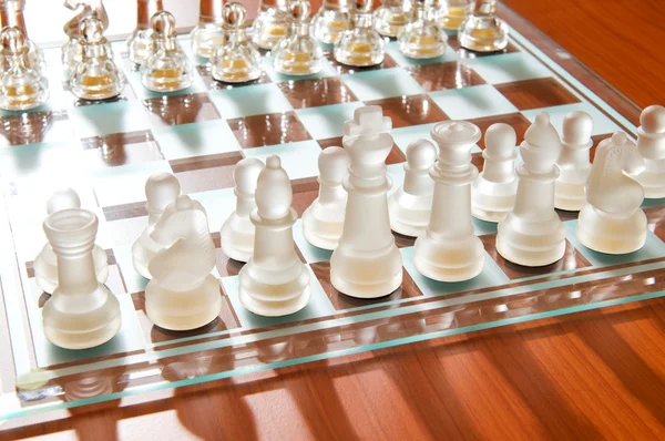 Schachfiguren auf dem Spielbrett — Stockfoto