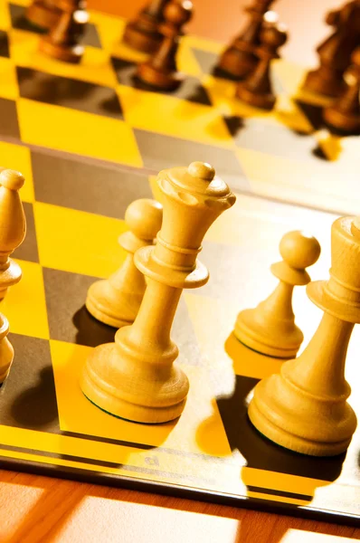 Ensemble de figures d'échecs sur l'échiquier — Photo
