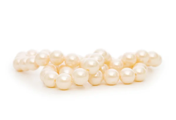 Perlenkette isoliert auf weißem Hintergrund — Stockfoto